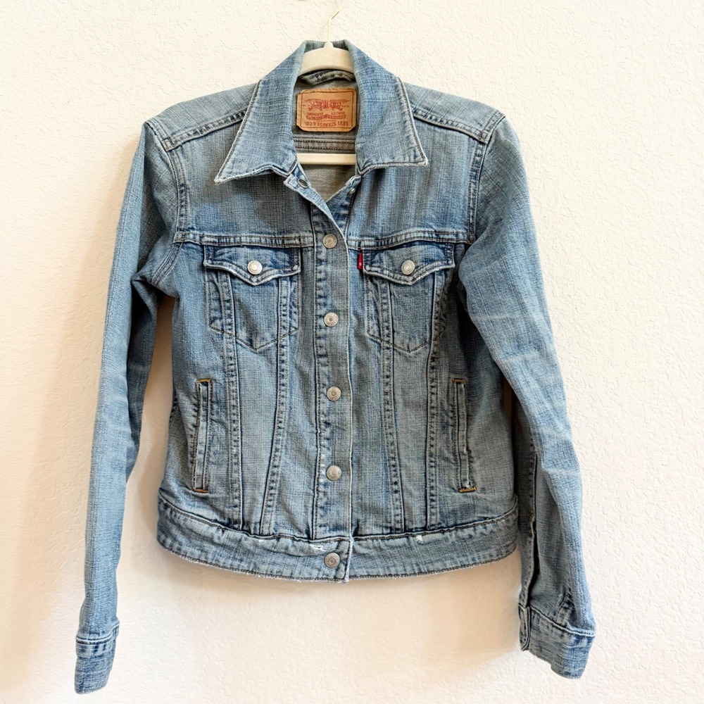 Levis 2005 Womens Trucker Denim Jacket Distressed Wash Blue Cotton Size M